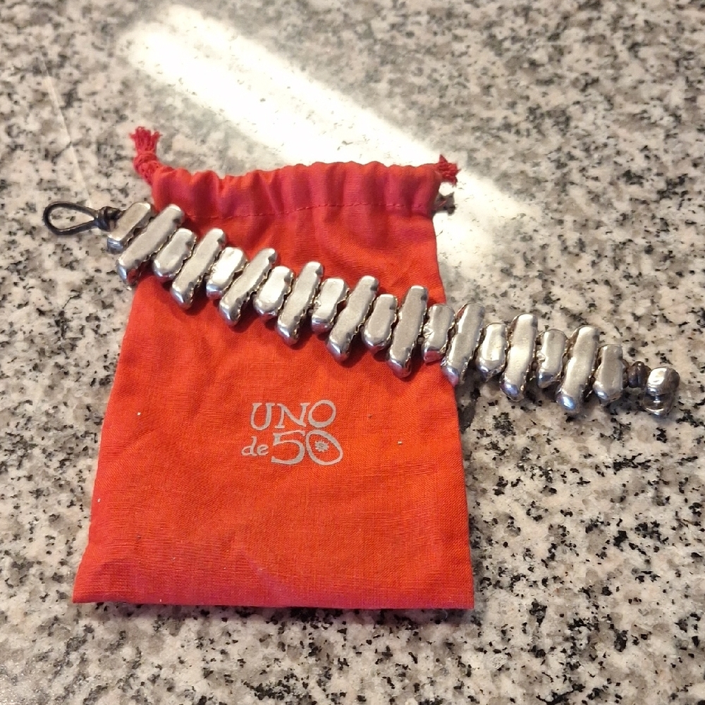 UNO de 50 Textured Silver Bracelet - Picture 3 of 4